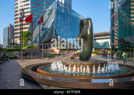 Exchange Square Plaza with The Forum and Henry Moore sculpture, Hong Kong Stock Photo