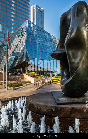 Exchange Square Plaza with The Forum and Henry Moore sculpture, Hong Kong Stock Photo