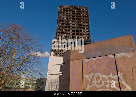 View of of burnt-out shell of Grenfell Tower housing with scaffolding, before demolition after fire disaster in London,UK Stock Photo