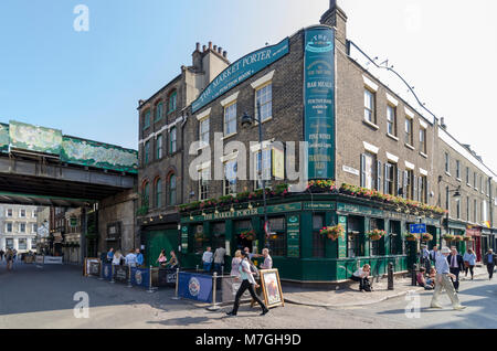 The Market Porter pub, Borough Market, Southwark, London, UK Stock Photo