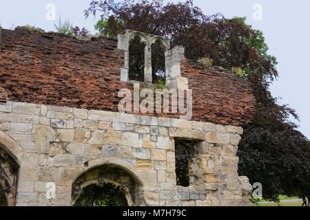 york museum gardens: ruins near the hospitium, part of the ruined st mary's abbey Stock Photo