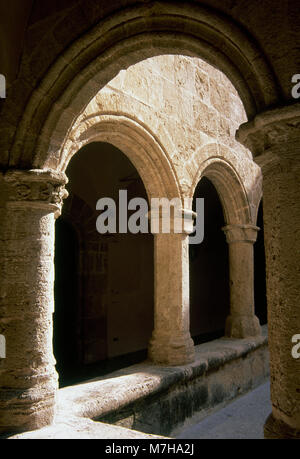 The Cloister of San Francesco. Detail of a round arch. Architectural complex formed by the church and the convent building. Dated from the 14th century, it was reformed in the 16th and 18th century. Alghero, Sardinia, Italy. Stock Photo