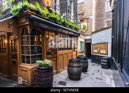 Ye Olde Mitre. Fullers pub just off Hatton Garden, London. Established in 1546. Stock Photo