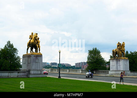 Memorial Bridge Statues , Arts of War and Arts of  Peace Stock Photo