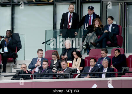 London, UK. 10th March 2018. David Sullivan and Karren Brady during the Premier League match between West Ham United and Burnley played at London Stadium, London, UK. Picture by: Jason Mitchell/Alamy Live News  English Premier and Football League images are only to be used in an editorial context, images are not allowed to be published on another internet site unless a licence has been obtained from DataCo Ltd +44 207 864 9121. Stock Photo