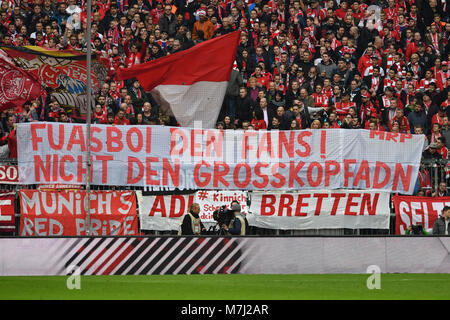 Muenchen, Deutschland. 10th Mar, 2018. Bayern Fans, Fussballfans fordern Fussball fuer die Fans, Transparent, Banner. Fussball 1. Bundesliga, 26. matchday, matchday26, FC Bayern Munich (M)-HSV Hamburg Hamburg Hamburg (HH) 6-0, am 10.03.2018 in Muenchen/Germany, A L L I A N Z A R E N A. |usage worldwide Credit: dpa/Alamy Live News Stock Photo