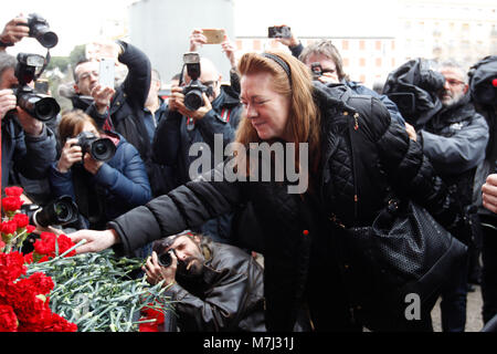 Madrid, Spain. 11th March, 2018. during a tribute in memory of the victims of the attack of 11-M 2004, at the train station of Atocha on Sunday 11 March 2018. Credit: Gtres Información más Comuniación on line, S.L./Alamy Live News Stock Photo