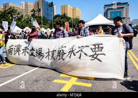Taipei, Taiwan. 11th Mar, 2018. Anti-Nuclear Activists taking part on the annual protest against the use of nuclear energy in Taiwan.Hundreds of protesters staged an Anti-Nuclear rally in Taiwan to demand the island's government honor its promise to end the use of atomic energy by 2025. Credit: Jose Lopes Amaral/SOPA Images/ZUMA Wire/Alamy Live News Stock Photo