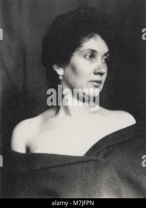 Zola, Francois Emile - Porträtaufnahme von Jeanne (6) (Zeno Fotografie) Stock Photo