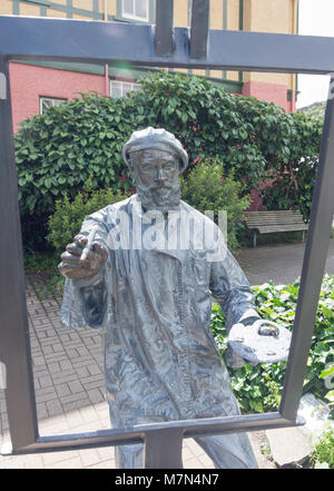 'Artist with palette' sculpture, Rue Lavaud, Akaroa, Banks Peninsula, Canterbury Region, New Zealand Stock Photo