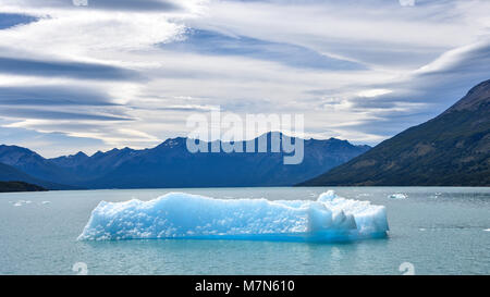 Iceberg on Lago Argentina, Perito Moreno glacier and Andes mountains, Parque Nacional Los Glaciares, UNESCO World Heritage Site, El Calafate, Argentin Stock Photo
