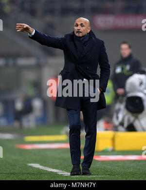 Milan, Italy. 11th Mar, 2018. Inter Milan's head coach Luciano Spalletti gestures during a Serie A soccer match between Inter Milan and Napoli in Milan, Italy, March 11, 2018. The match ended in a scoreless tie. Credit: Alberto Lingria/Xinhua/Alamy Live News Stock Photo