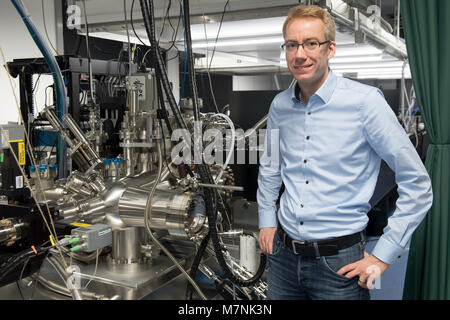 FILED - 21 December 2017, Germany, Goettingen: Claus Ropers, physics professor at the University of Goettingen, standing in the laboratory for ultrafast electron diffraction of the physics faculty at the University of Goettingen. Photo: Swen Pförtner/dpa Stock Photo