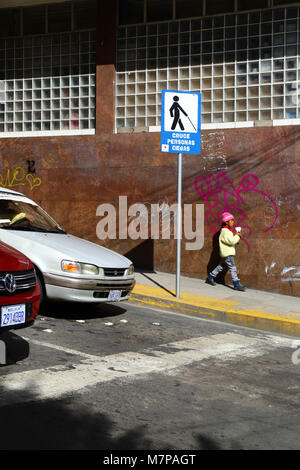 Blind person crossing sign in Spanish next to pedestrian crossing, La Paz, Bolivia Stock Photo