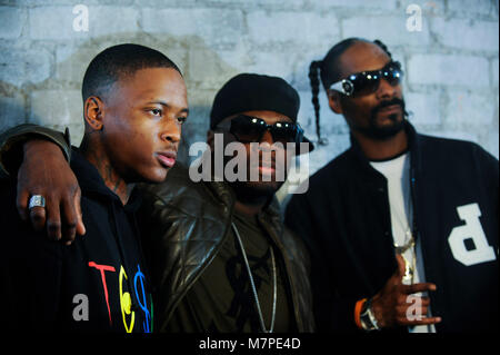 (L-R) YG, 50 Cent & Snoop Dogg on-set at the 'Toot It & Boot It Remix' Music Video on November 18, 2010 in Los Angeles. Stock Photo