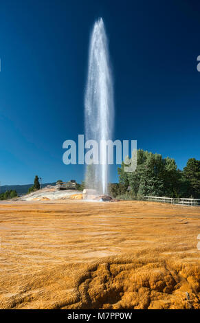 The Geyser, erupting every hour on the hour in Soda Springs, Oregon Trail Bear Lake Scenic Byway, Idaho, USA Stock Photo