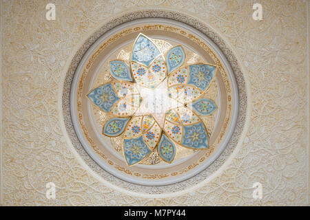 Detail of Decoration in Ceiling, Sheikh Zayed Grand Mosque, the third biggest mosque in the world, Al Maqtaa, Abu Dhabi, United Arab Emirates Stock Photo