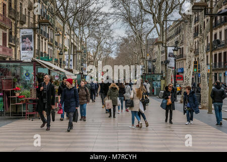 Tourists walking along the famous Rambla pedestrian mall, Barcelona, Catalonia, Spain Stock Photo