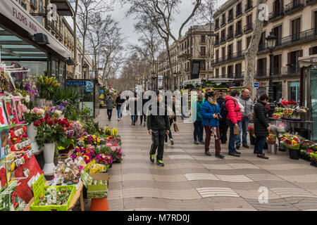 Tourists walking along the famous Rambla pedestrian mall, Barcelona, Catalonia, Spain Stock Photo