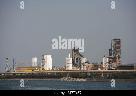 March 13, 2018 - Pohang, GYEONGBUK, SOUTH KOREA - March 13, 2018-Pohang, South Korea-A General view of POSCO Steel Plant at Pohang steel industrial complex in Pohang, South Korea. China's steel mills, a target of President Donald Trump's ire, are the industry's 800-pound gorilla: They supply half of the world's output, so their every move has a global impact. The steel industry swelled over the past decade to support a history-making Chinese construction boom. Once that tailed off, the country was left with a glut of half-idle, money-losing mills. (Credit Image: © Ryu Seung Il via ZUMA Wire) Stock Photo