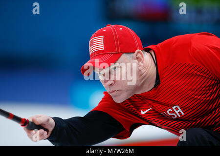 (180313) -- PYEONGCHANG, March 13, 2018 (Xinhua) -- Kirk Black from the United States competes during the match between the United States and China at the mixed round robin session 10 of wheelchair curling at the 2018 PyeongChang Winter Paralympic Games at PyeongChang, South Korea, March 13, 2018. (Xinhua/Wang Jingqiang) Stock Photo