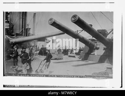 12-in. guns amid ships HMS INDOMITABLE (Dread Cruiser Stock Photo - Alamy