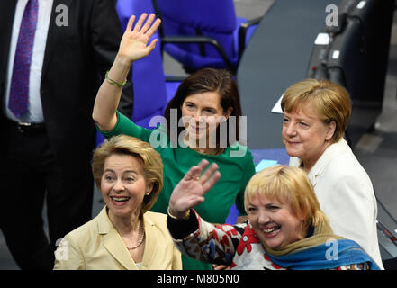 Berlin, Germany. 14th Mar, 2018. (L-R) - Ursula von der Leyen (CDU), defence minister; Katrin Goering-Eckardt (Buendnis 90/Die Gruenen); Chancellor Angela Merkel and Claudia Roth (Buendnis 90/Die Gruenen) wave before the election of the German Chancellor in the Reichstag parliament building. Credit: dpa picture alliance/Alamy Live News Stock Photo