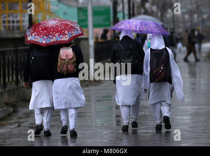 Srinagar, Jammu and Kashmir, India. 14th Mar, 2018. College girls walk as it rains in Srinagar the summer capital of Indian controlled Kashmir on March 14, 2018. Credit: Faisal Khan/ZUMA Wire/Alamy Live News Stock Photo