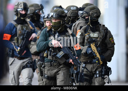 Ludwigshafen, Germany. 14th Mar, 2018. A police officer standing ...