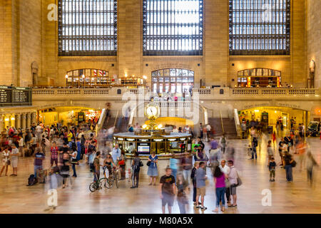 Crowds of people pass through the main Concourse at Grand Central Station Manhattan ,New York Stock Photo