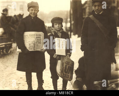 Three Newsboys Selling Newspapers in Winter, Schenectady, New York, USA, Lewis Hine for National Child Labor Committee, February 1910 Stock Photo