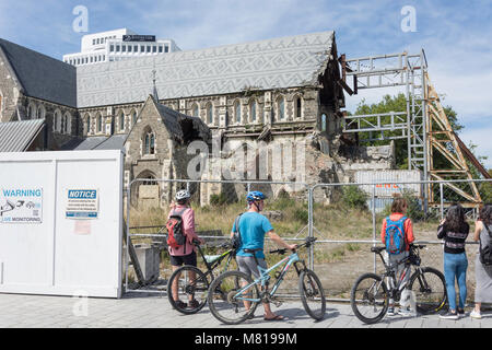 Tourists viewing cathedral damage from 2011 earthquake, Cathedral Square, Christchurch, Canterbury, New Zealand Stock Photo