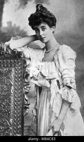 Consuelo Vanderbilt (1877-1964). Portrait of the American society heiress who married the 9th Duke of Marlborough and became Consuelo Spencer-Churchill, Duchess of Marlborough. She subsequently divorced and married Jacques Balsan iin 1921. Stock Photo