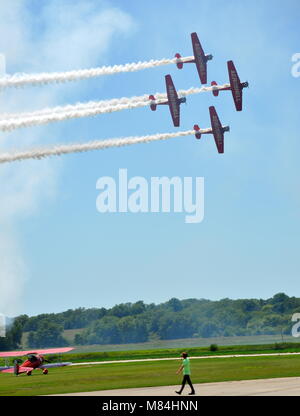 Aeroshell Formations Aerobatic Demonstration Team perform at the 'Tarkio Wingnuts' Airshow in Tarkio, MO Stock Photo