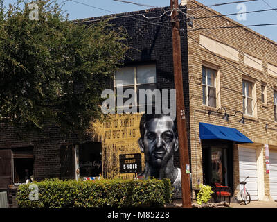 City of Dallas votes to remove Confederate statue of Gen Robert E. Lee which is promoting others to argue for removal of Lee H. Oswald mural by Ponchaveli in Bishop Arts neighborhood. He feels older people remember but young millinials know even know who Oswald was. 15-minute walk to Oswald's rooming house. Stock Photo