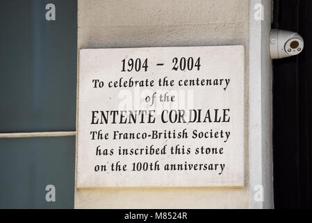 Embassy of France in London is the diplomatic mission of France to the United Kingdom. Entente Cordiale centenary stone plaque Franco British Society Stock Photo