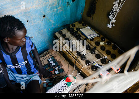 ETHIOPIA, Gambela, Itang, village Braziel, mobile phone battery recharge shop/ AETHIOPIEN, Gambela, Region Itang, Dorf Braziel, kleiner Laden zur Handy Batterie Aufladung Stock Photo