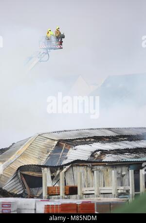 Firemen at the scene of a massive fire near “millionaires’ row” in Hove were Brighton's rich and famous live including Norman Cook, David Williams and Nick Berry.  15 Mar 2018. Stock Photo