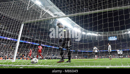 (180315) -- ISTANBUL, March 15, 2018(Xinhua) -- Goalie Tolga Zengin of Besiktas reacts during the 2017-2018 UEFA Champions League round of 16 second leg soccer match between Turkey's Besiktas and Germany's Bayern Munich in Istanbul, Turkey, on March 14, 2018. Bayern Munich won 3-1 and was qualified for quarterfinals. (Xinhua/He Canling) Stock Photo