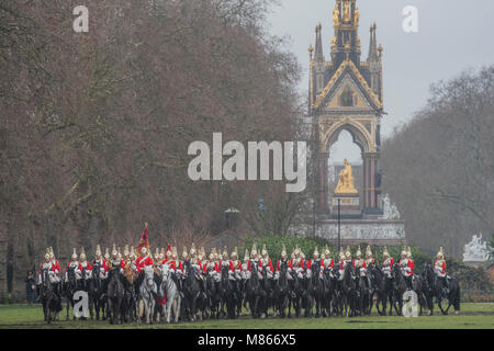 London, UK. 15th March, 2018. The ride past - The Household Cavalry Mounted Regiment, the Queen’s mounted bodyguard parade in Hyde Park to prove their readiness to conduct state ceremonial duties for the year.  Their annual inspection was carried out by Major General Ben Bathurst the General Officer Commanding the Household Division. Credit: Guy Bell/Alamy Live News Stock Photo