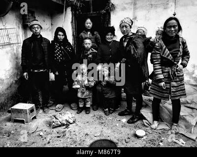 Sichuan, China. 15th Mar, 2018. People live in poverty-stricken Daliang Mountain area in southwest China's Sichuan Province. Credit: SIPA Asia/ZUMA Wire/Alamy Live News Stock Photo