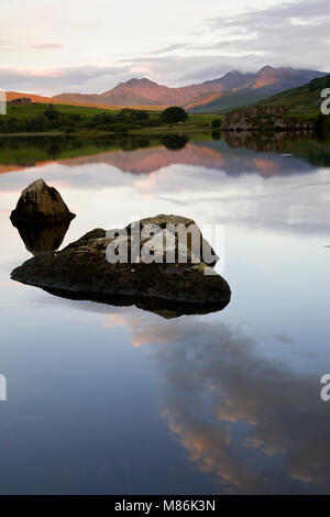 Llyn Mymbyr and Snowdon at sunrise, Snowdonia, North Wales Stock Photo
