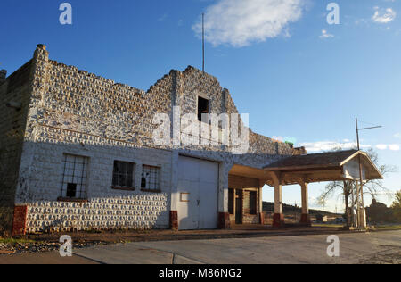 The late-afternoon sun shines on the historic Osterman Shell gas station in the Route 66 community of Peach Springs, Arizona. Stock Photo