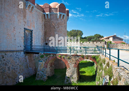 Burggraben der Zitadelle von Saint-Tropez, Golf von Saint-Tropez, Suedfrankreich, Cote d'Azur, Frankreich, Europa | Moat and Citadel of Saint-Tropez,  Stock Photo