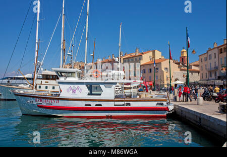 Strolling promenade at harbour of Saint-Tropez, french riviera, South France, Cote d'Azur, France, Europe Stock Photo