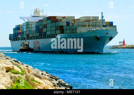 Container ship OOCL OAKLAND (Panama) with tug boat alongside  entering Fremantla harbour, Fremantle, Western Australia Stock Photo