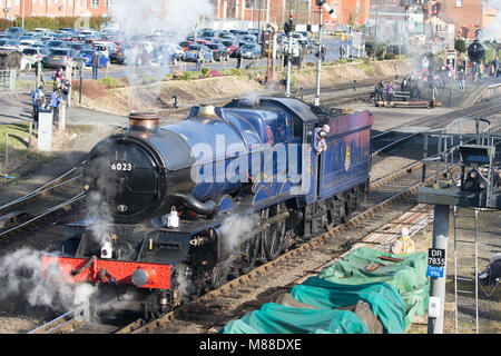 Kidderminster, UK. 16th March, 2018. Severn Valley Rail enthusiasts enjoy taking pictures and travelling on the steam rail line that runs from Kidderminster to Bridgnorth, marking the start of the Severn Valley Railway Spring Steam Gala. With sunshine in abundance, plenty of people are indulging in an era when travel on locomotives such as the Tornado and King Edward II seemed extravagant. Credit: Lee Hudson/Alamy Live News Stock Photo