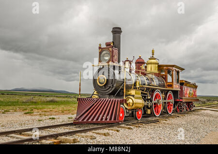Union Pacific Railroad No 119 Steam Locomotive Model 21" Golden Spike Train New 