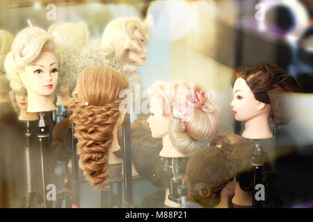 Head mannequin hi-res stock photography and images - Alamy