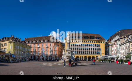 Piazza Walther Platz Square in Bozen with the monument to the poet Walther von der Vogelweide, Bolzano, South Tyrol, Italy, Europe Stock Photo